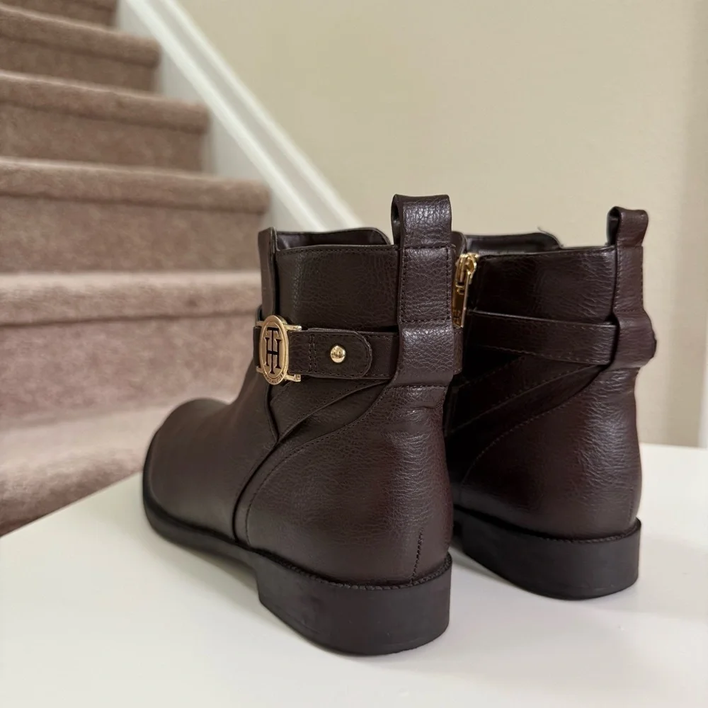 Tommy Hilfiger Dark Brown Leather Rumore Ankle Boot with Gold Hardware Size 8.5